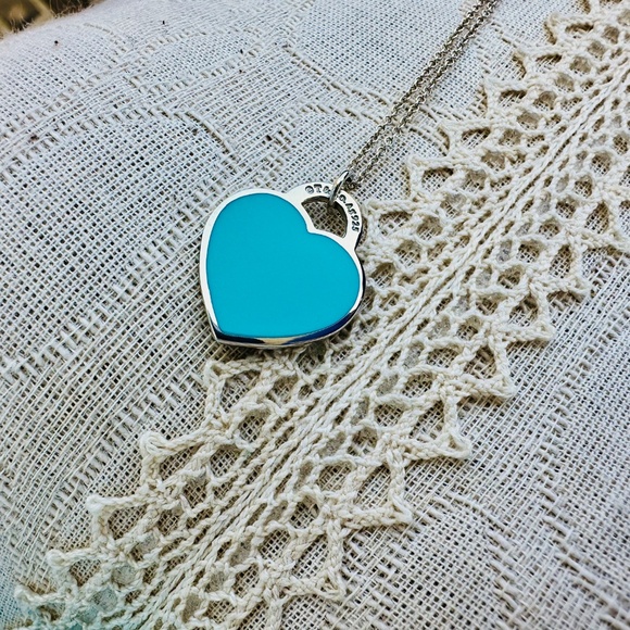 Tiffany & Co. SMALL RTT Blue Enamel Double Heart Necklace in Silver - Picture 7 of 10